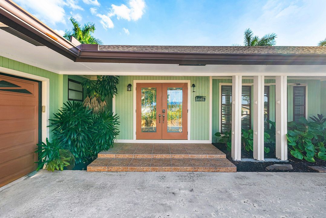 Active With Contract: $719,000 (3 beds, 2 baths, 2034 Square Feet)