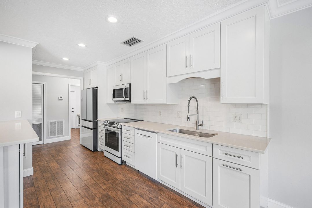 Active With Contract: $719,000 (3 beds, 2 baths, 2034 Square Feet)