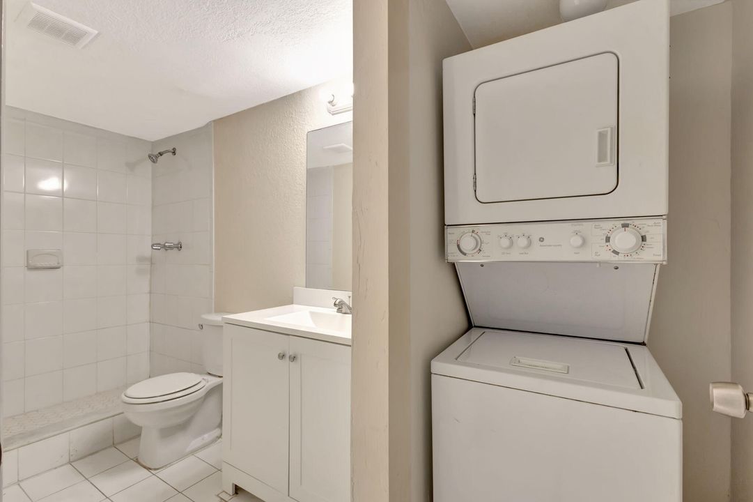 На продажу: $175,000 (2 спален, 2 ванн, 793 Квадратных фут)