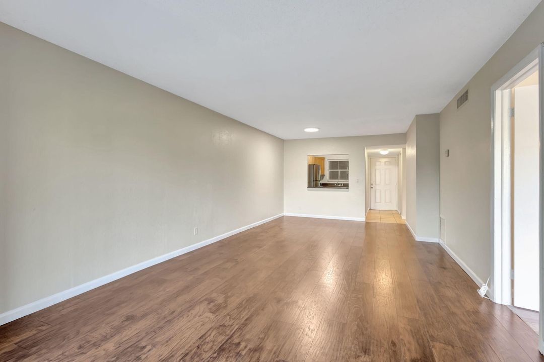 На продажу: $175,000 (2 спален, 2 ванн, 793 Квадратных фут)