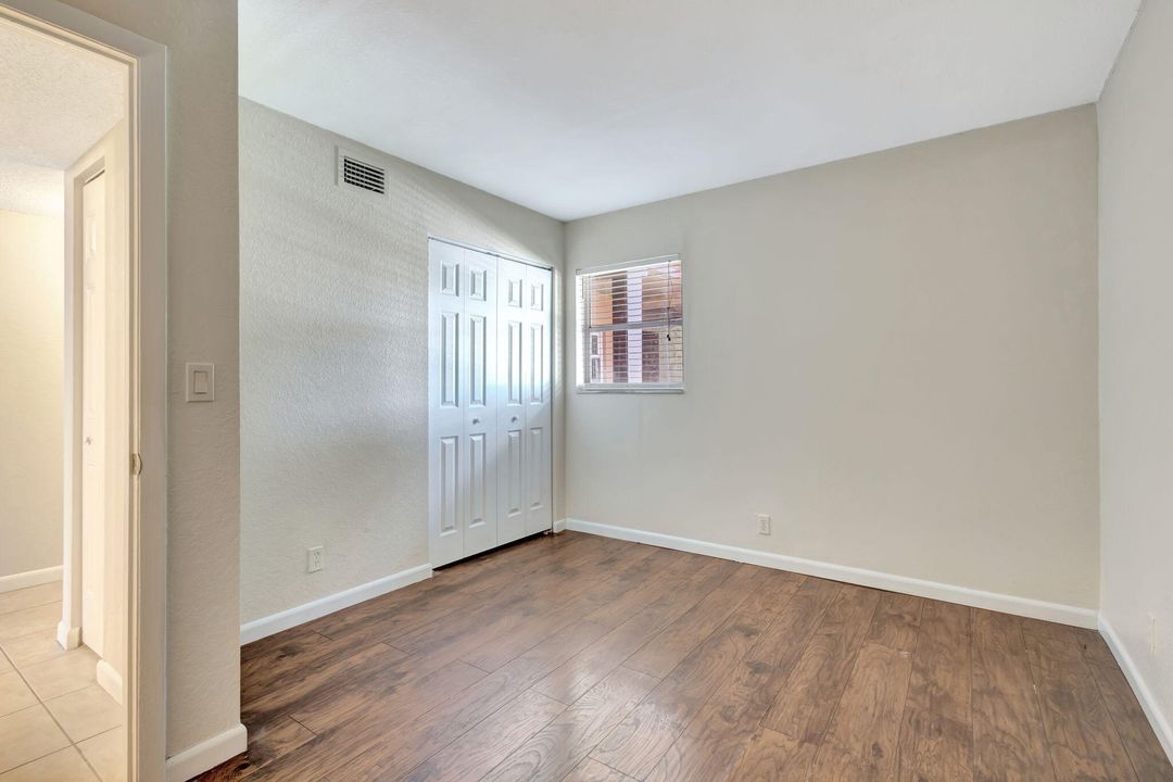 На продажу: $175,000 (2 спален, 2 ванн, 793 Квадратных фут)