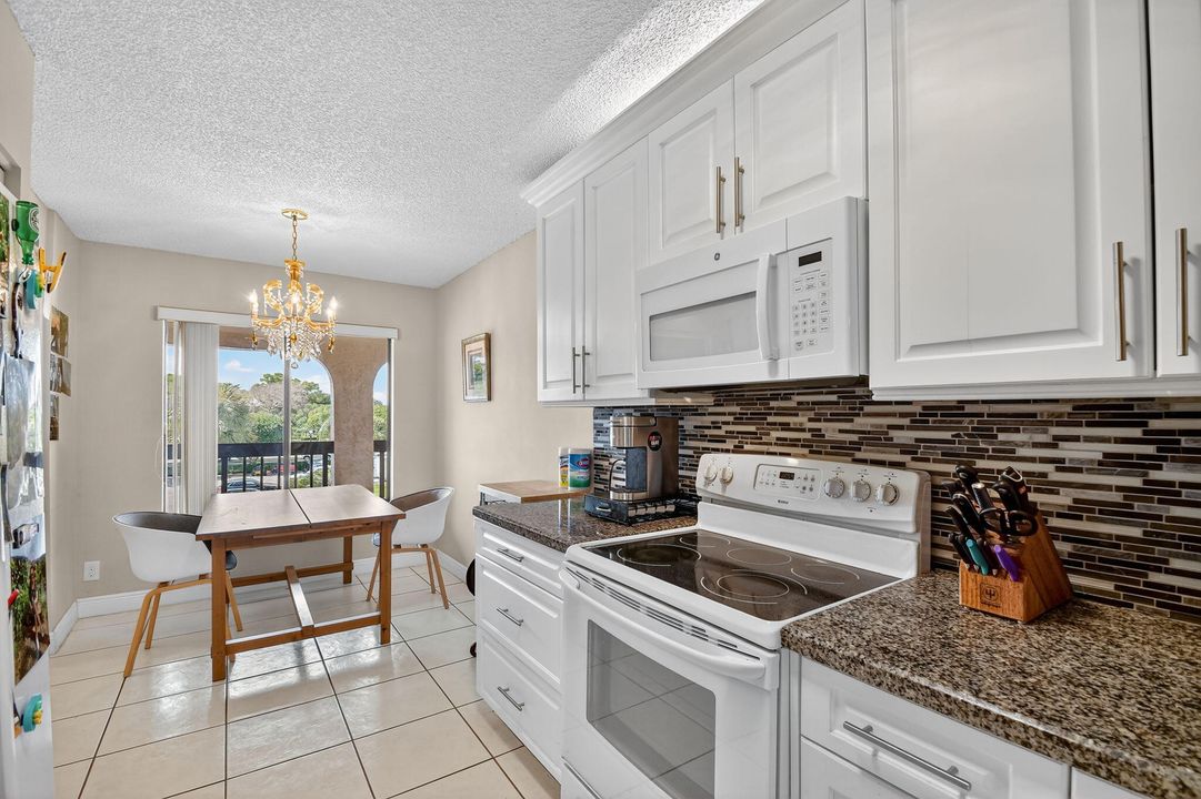 待售: $289,000 (2 贝兹, 2 浴室, 1160 平方英尺)