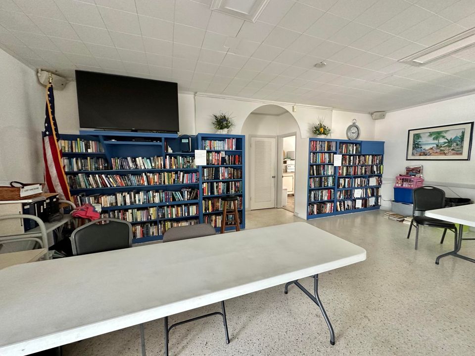 For Rent: $2,400 (2 beds, 2 baths, 886 Square Feet)