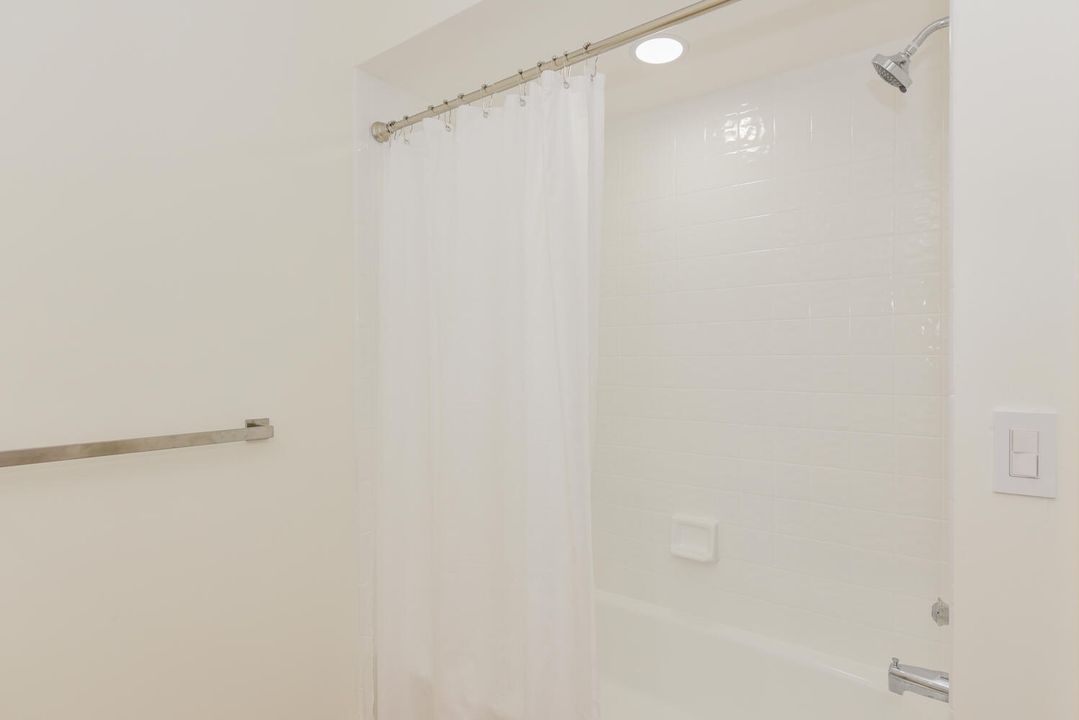 For Rent: $5,900 (3 beds, 2 baths, 1866 Square Feet)