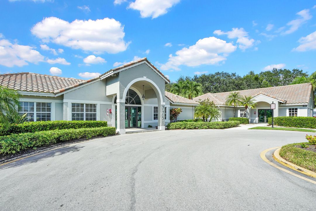 Active With Contract: $529,000 (3 beds, 2 baths, 1798 Square Feet)