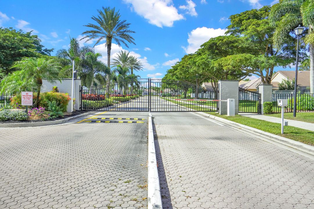 Active With Contract: $529,000 (3 beds, 2 baths, 1798 Square Feet)