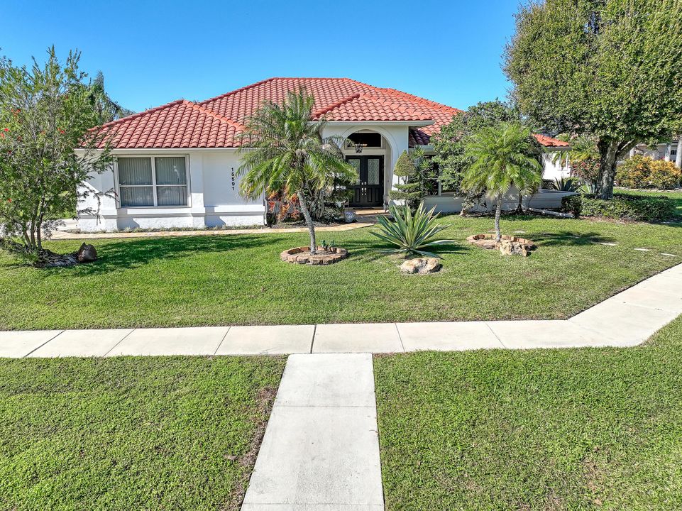 For Sale: $889,999 (4 beds, 2 baths, 2870 Square Feet)