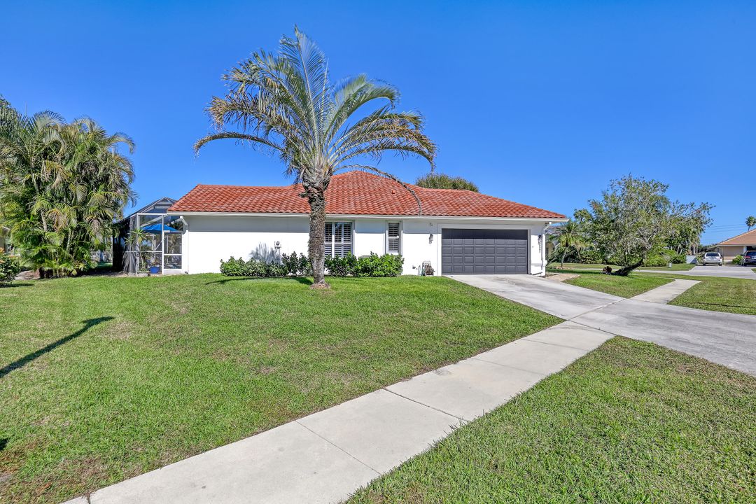 For Sale: $889,999 (4 beds, 2 baths, 2870 Square Feet)