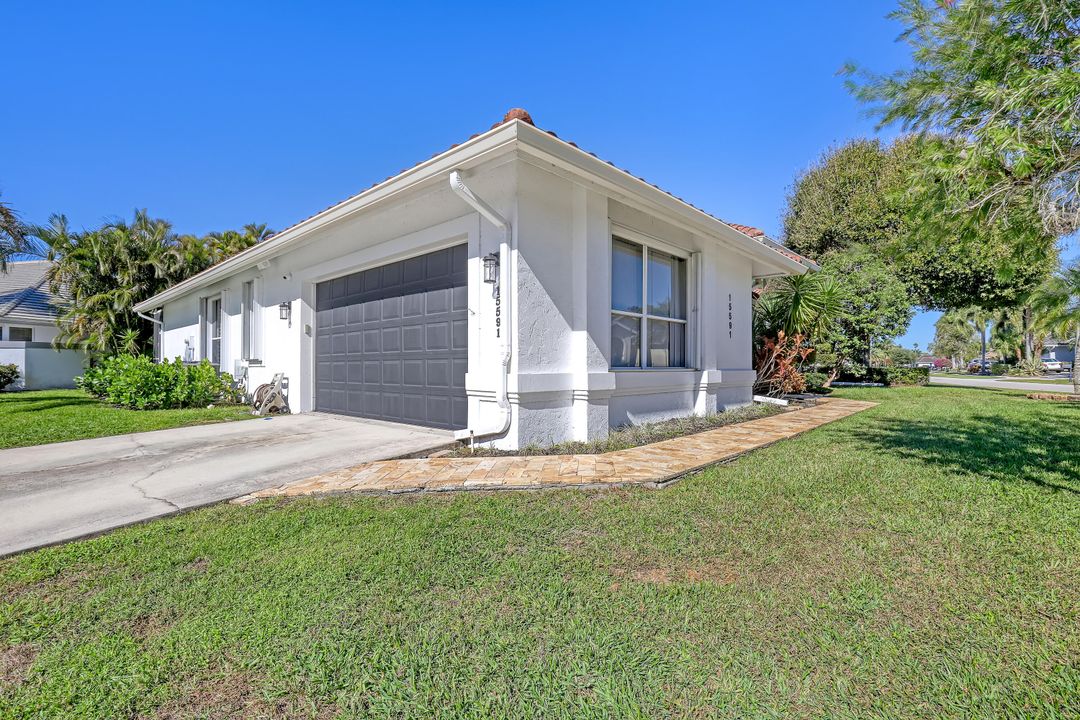 For Sale: $889,999 (4 beds, 2 baths, 2870 Square Feet)