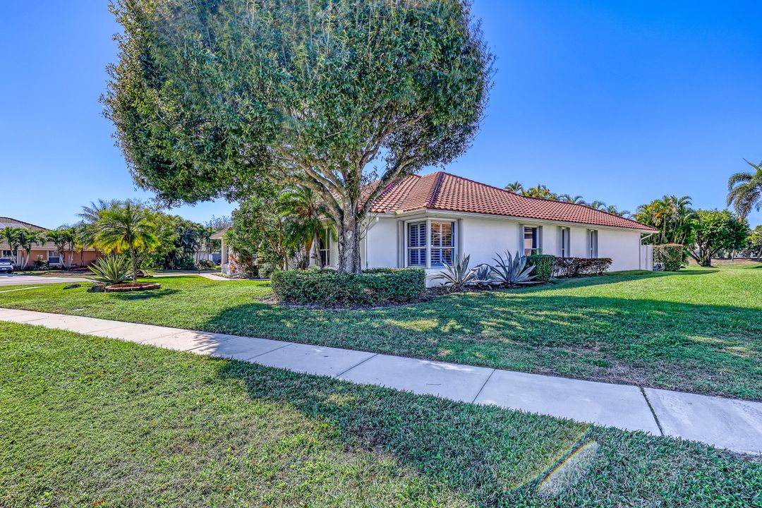 For Sale: $889,999 (4 beds, 2 baths, 2870 Square Feet)