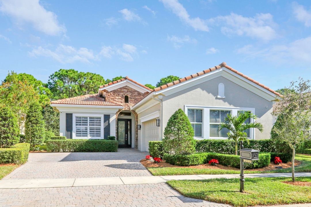 Под контрактом: $489,900 (2 спален, 2 ванн, 1876 Квадратных фут)