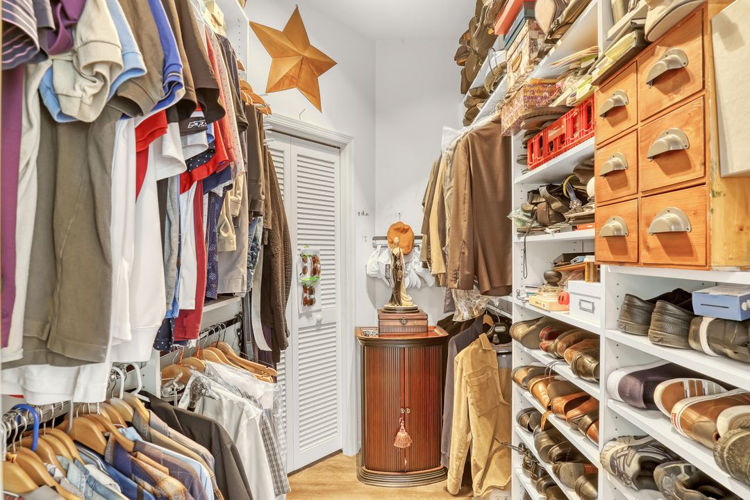 For Sale: $889,999 (4 beds, 2 baths, 2870 Square Feet)