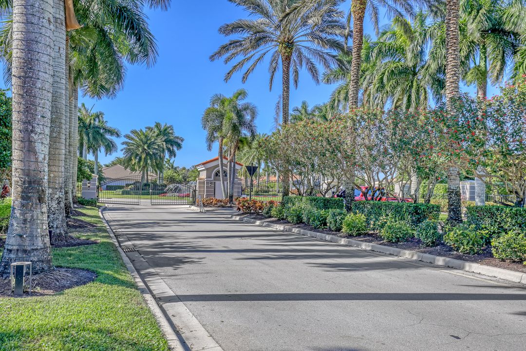 For Sale: $889,999 (4 beds, 2 baths, 2870 Square Feet)