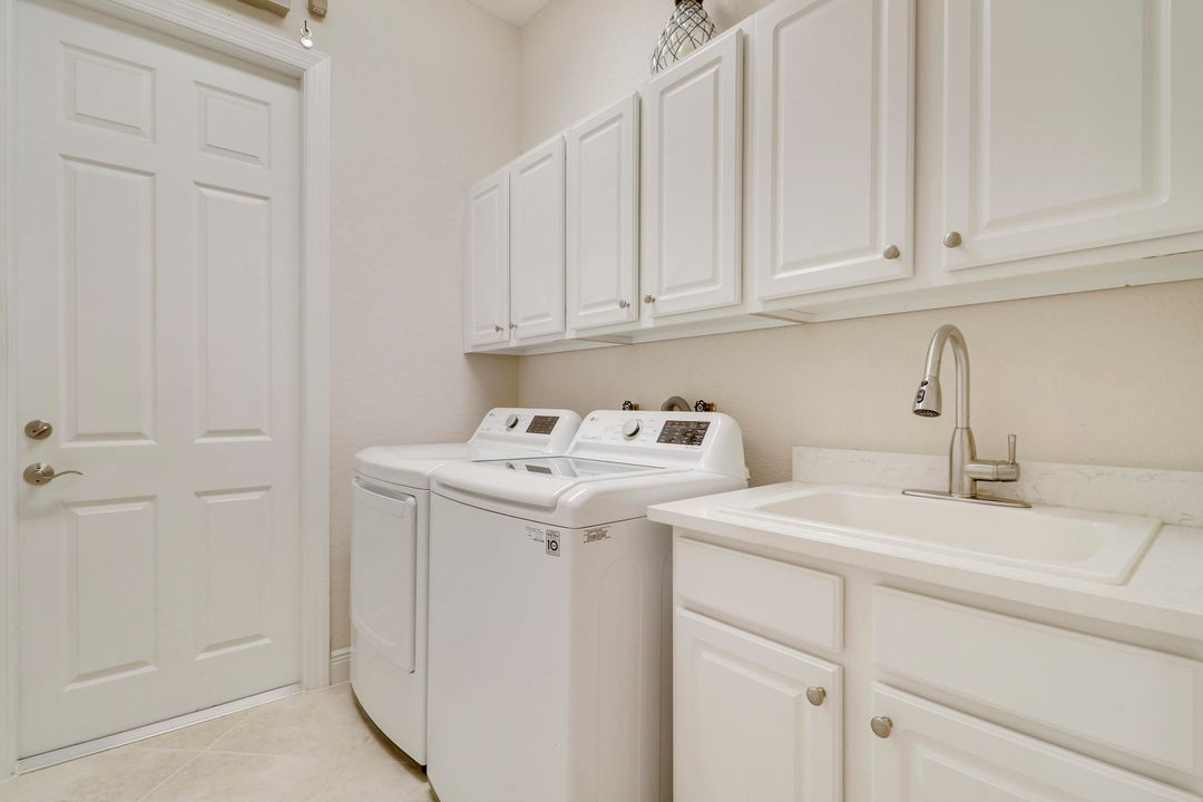 Под контрактом: $489,900 (2 спален, 2 ванн, 1876 Квадратных фут)