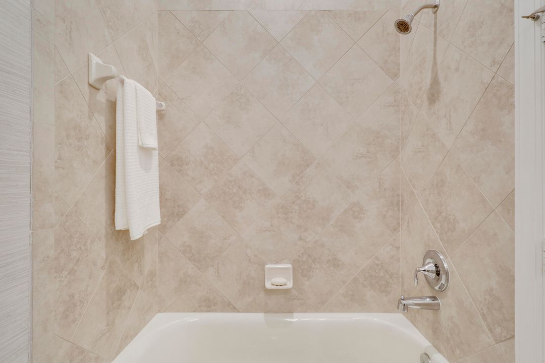 Под контрактом: $489,900 (2 спален, 2 ванн, 1876 Квадратных фут)