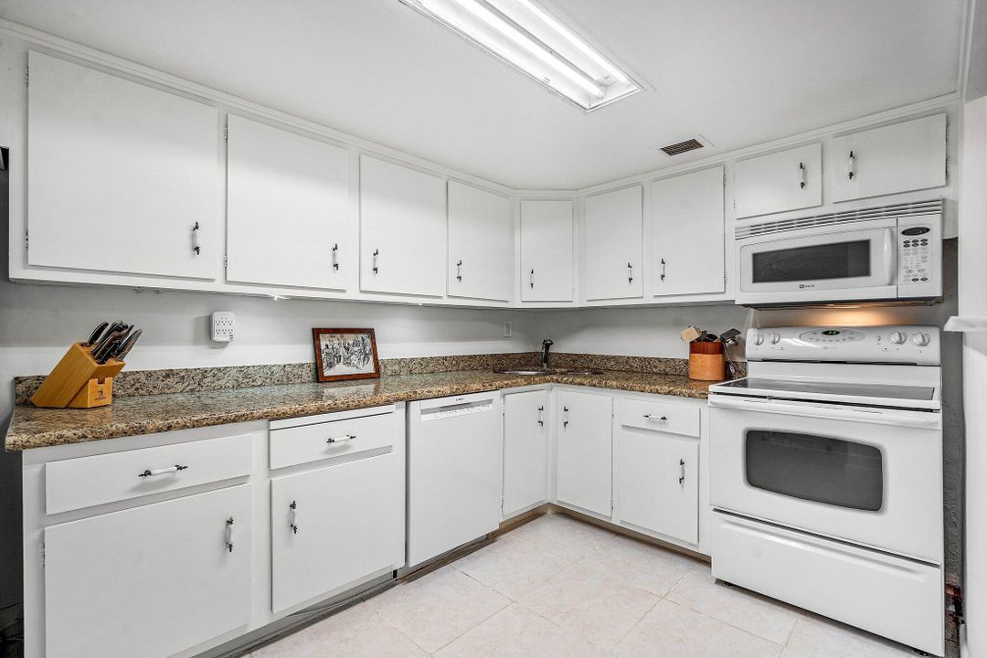 For Sale: $1,500,000 (2 beds, 2 baths, 953 Square Feet)