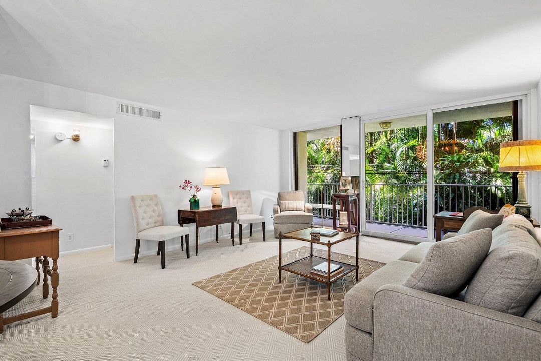 For Sale: $1,500,000 (2 beds, 2 baths, 953 Square Feet)