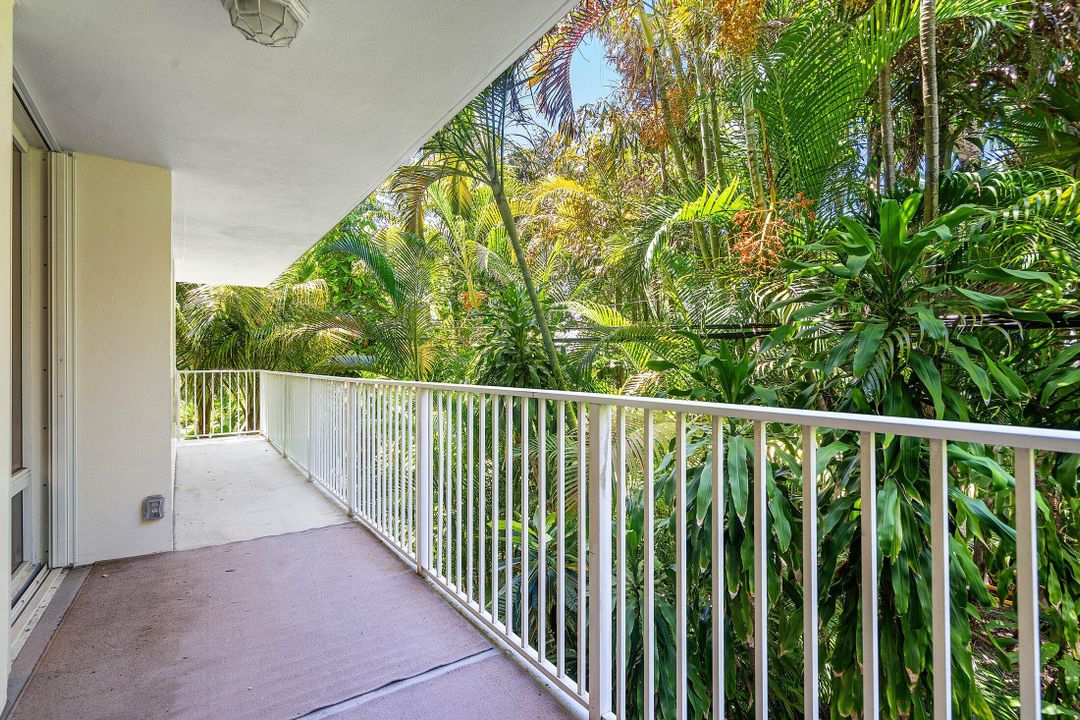 For Sale: $1,500,000 (2 beds, 2 baths, 953 Square Feet)