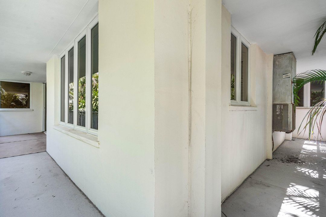 For Sale: $1,500,000 (2 beds, 2 baths, 953 Square Feet)