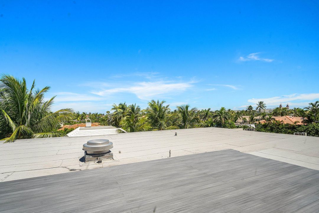 For Sale: $1,500,000 (2 beds, 2 baths, 953 Square Feet)