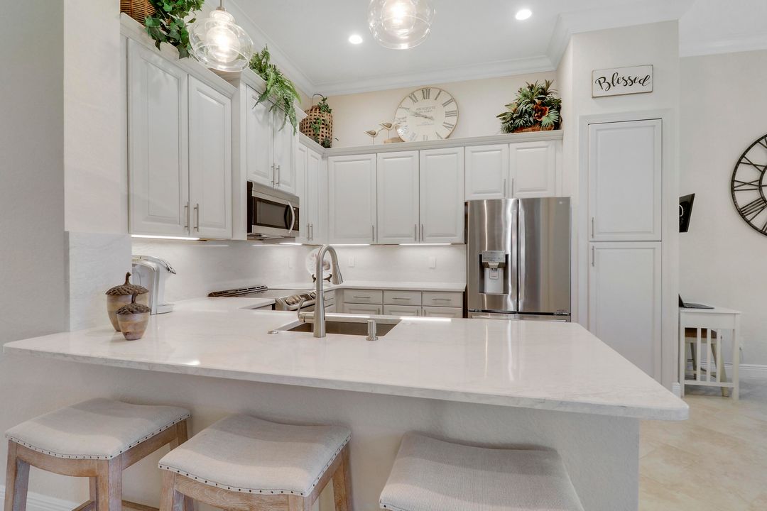 Под контрактом: $489,900 (2 спален, 2 ванн, 1876 Квадратных фут)