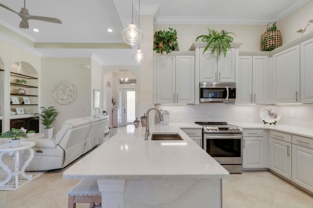 Под контрактом: $489,900 (2 спален, 2 ванн, 1876 Квадратных фут)