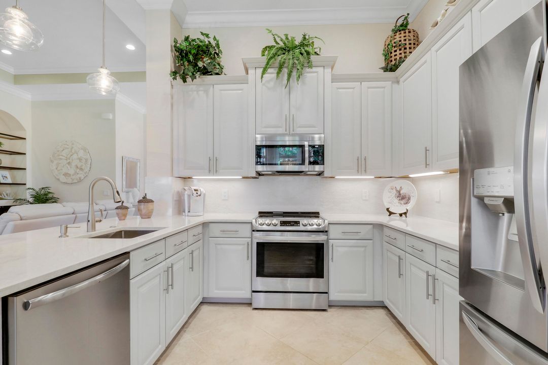 Под контрактом: $489,900 (2 спален, 2 ванн, 1876 Квадратных фут)