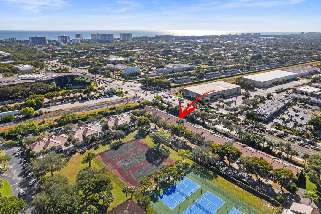 For Sale: $369,000 (2 beds, 2 baths, 1611 Square Feet)