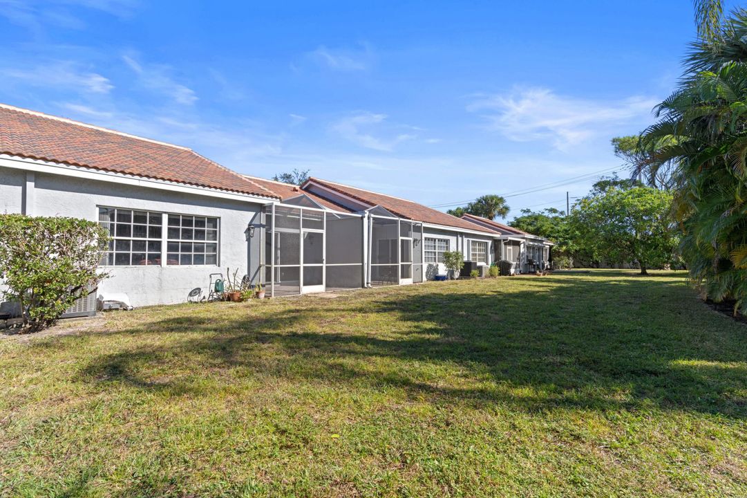 For Sale: $369,000 (2 beds, 2 baths, 1611 Square Feet)