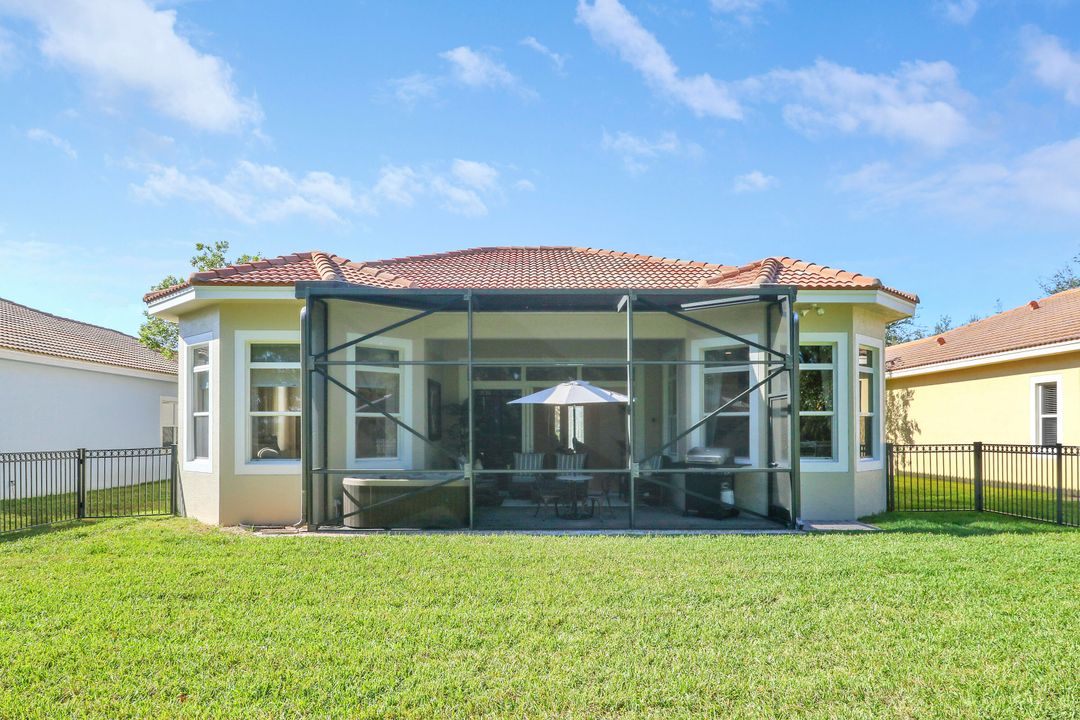 Под контрактом: $489,900 (2 спален, 2 ванн, 1876 Квадратных фут)