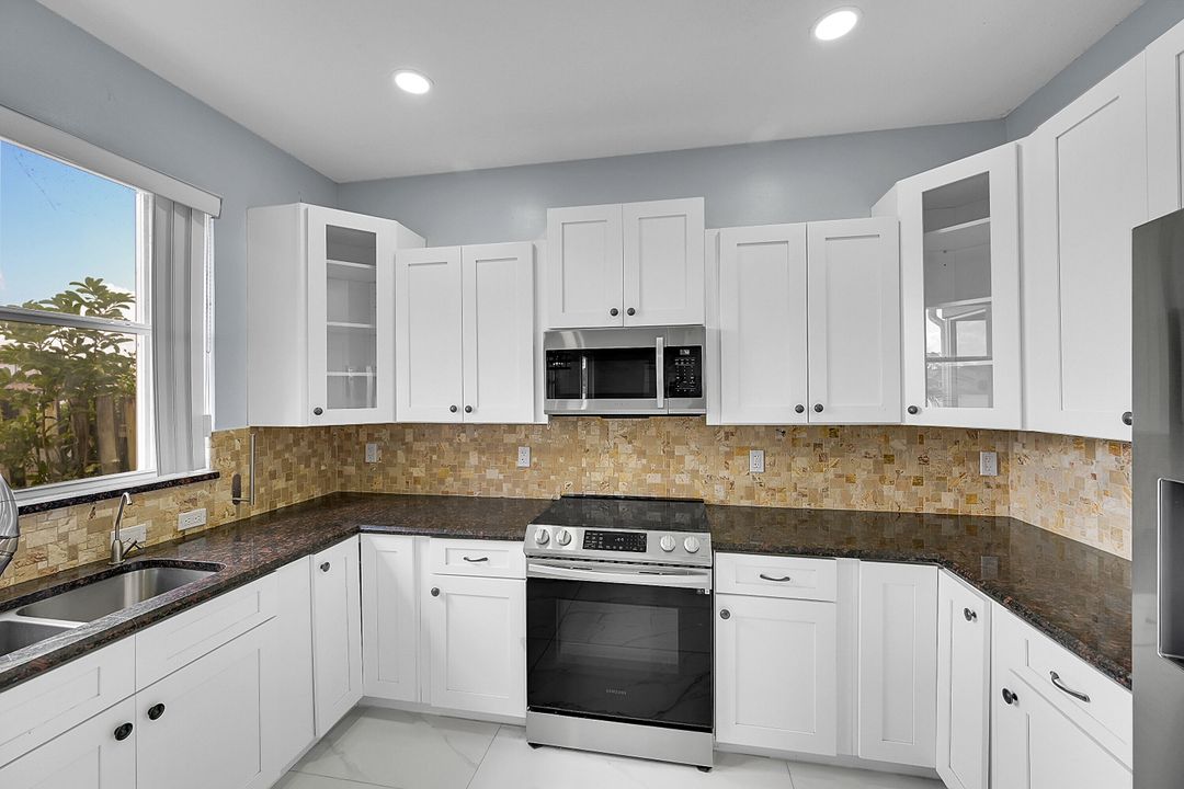 For Rent: $4,200 (4 beds, 2 baths, 2553 Square Feet)