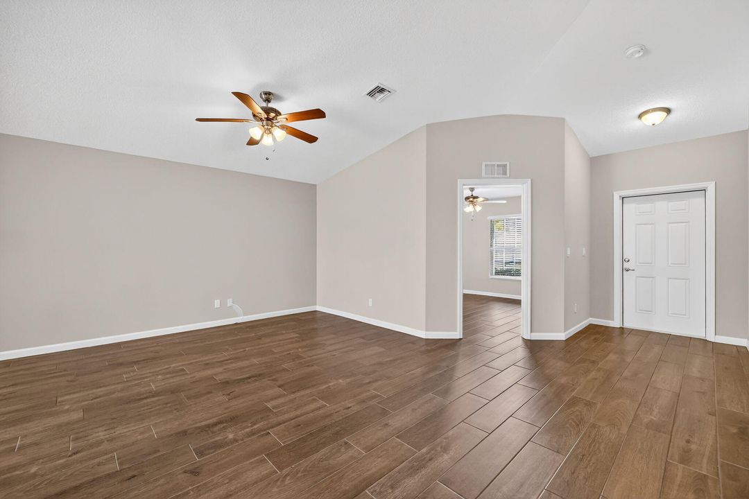 待售: $424,750 (4 贝兹, 2 浴室, 1833 平方英尺)