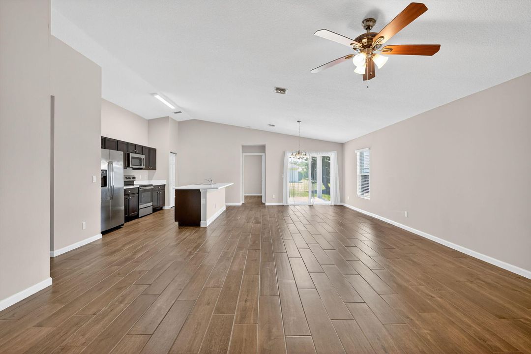 待售: $424,750 (4 贝兹, 2 浴室, 1833 平方英尺)