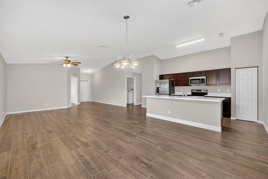 待售: $424,750 (4 贝兹, 2 浴室, 1833 平方英尺)