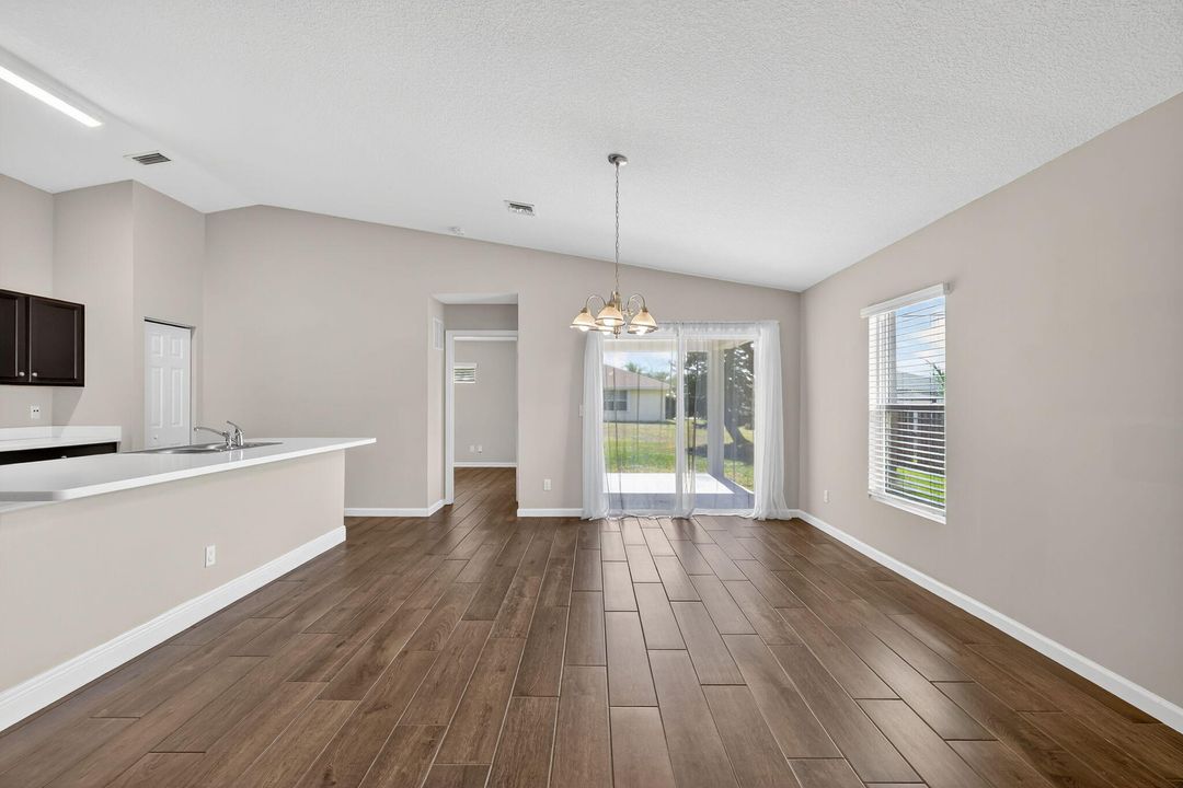 待售: $424,750 (4 贝兹, 2 浴室, 1833 平方英尺)