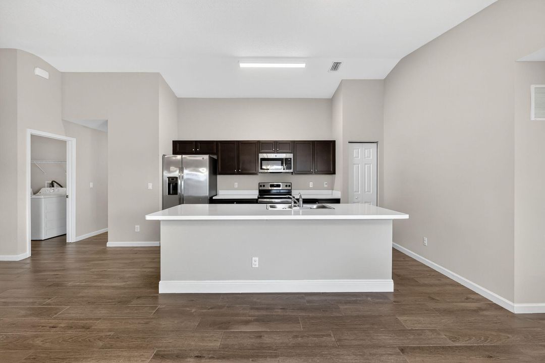 待售: $424,750 (4 贝兹, 2 浴室, 1833 平方英尺)