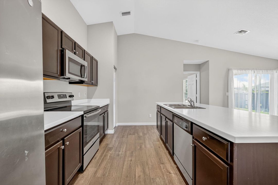 待售: $424,750 (4 贝兹, 2 浴室, 1833 平方英尺)