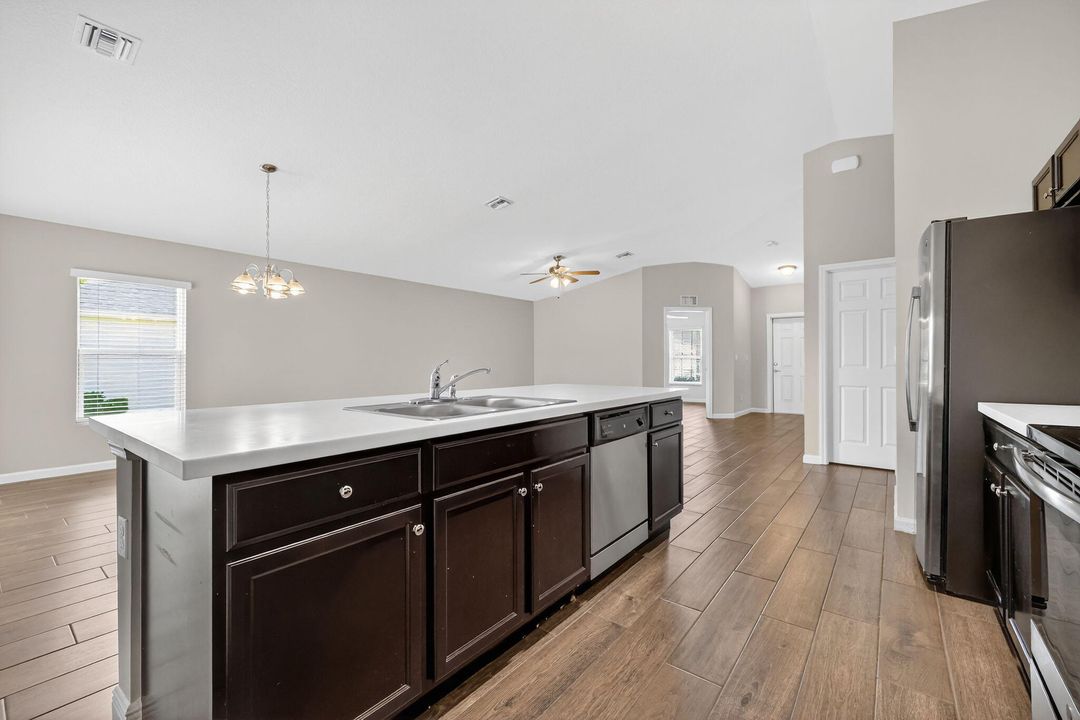 待售: $424,750 (4 贝兹, 2 浴室, 1833 平方英尺)