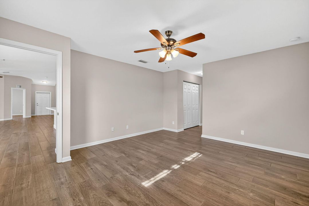 待售: $424,750 (4 贝兹, 2 浴室, 1833 平方英尺)