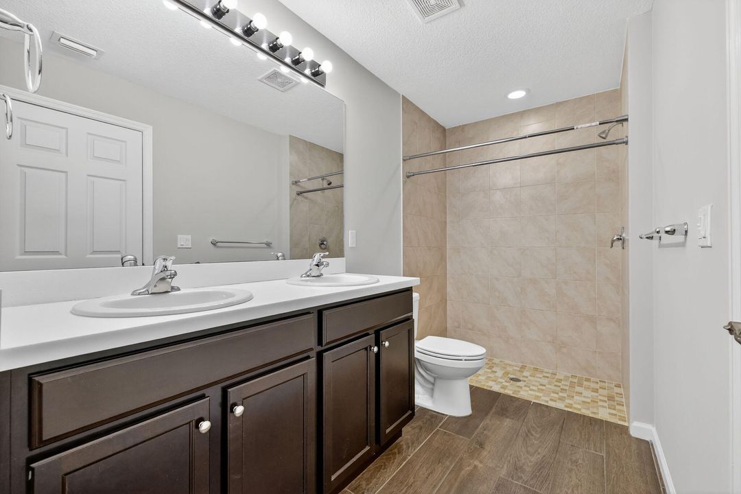 待售: $424,750 (4 贝兹, 2 浴室, 1833 平方英尺)