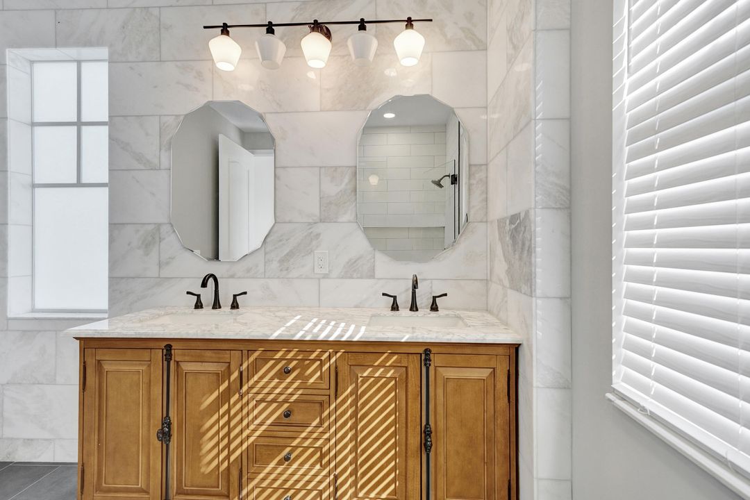 出租: $4,500 (3 贝兹, 3 浴室, 1957 平方英尺)