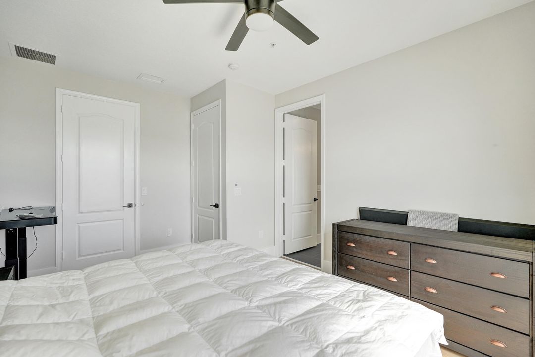 出租: $4,500 (3 贝兹, 3 浴室, 1957 平方英尺)