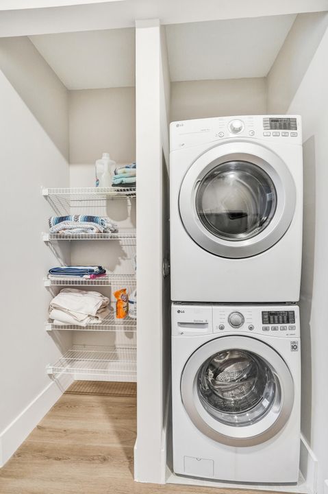 出租: $4,500 (3 贝兹, 3 浴室, 1957 平方英尺)