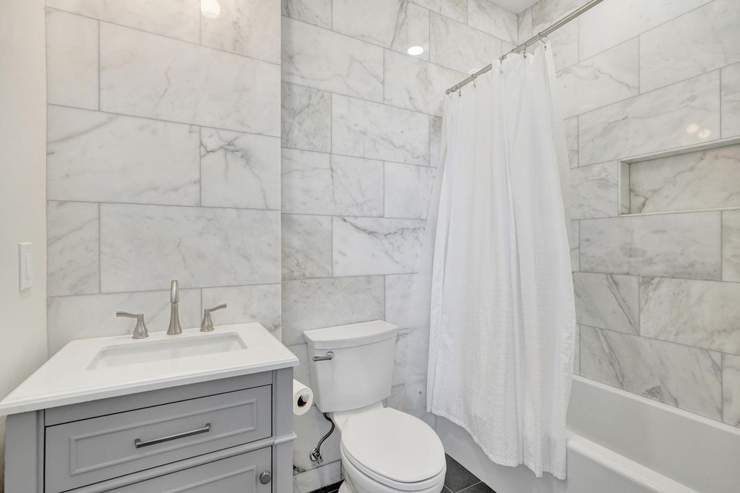 出租: $4,500 (3 贝兹, 3 浴室, 1957 平方英尺)