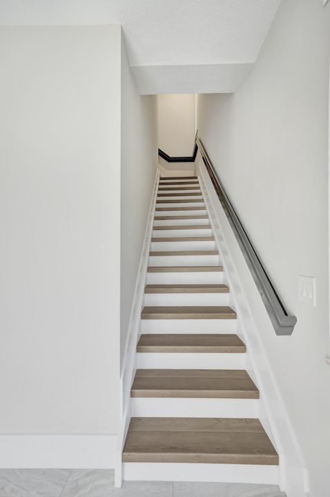 出租: $4,500 (3 贝兹, 3 浴室, 1957 平方英尺)