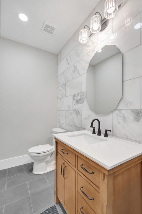 出租: $4,500 (3 贝兹, 3 浴室, 1957 平方英尺)