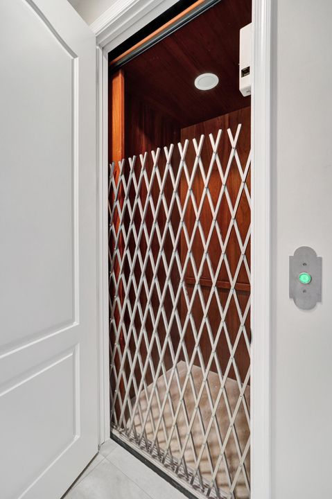 出租: $4,500 (3 贝兹, 3 浴室, 1957 平方英尺)