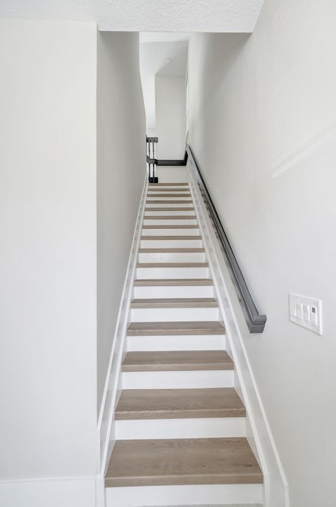 出租: $4,500 (3 贝兹, 3 浴室, 1957 平方英尺)