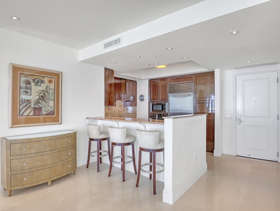 出租: $14,000 (2 贝兹, 2 浴室, 1920 平方英尺)