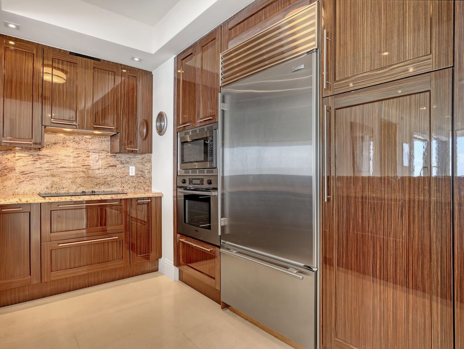 出租: $14,000 (2 贝兹, 2 浴室, 1920 平方英尺)